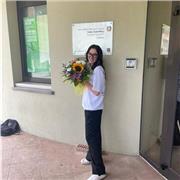 studentessa universitaria pronta ad aiutarti nei tuoi compiti